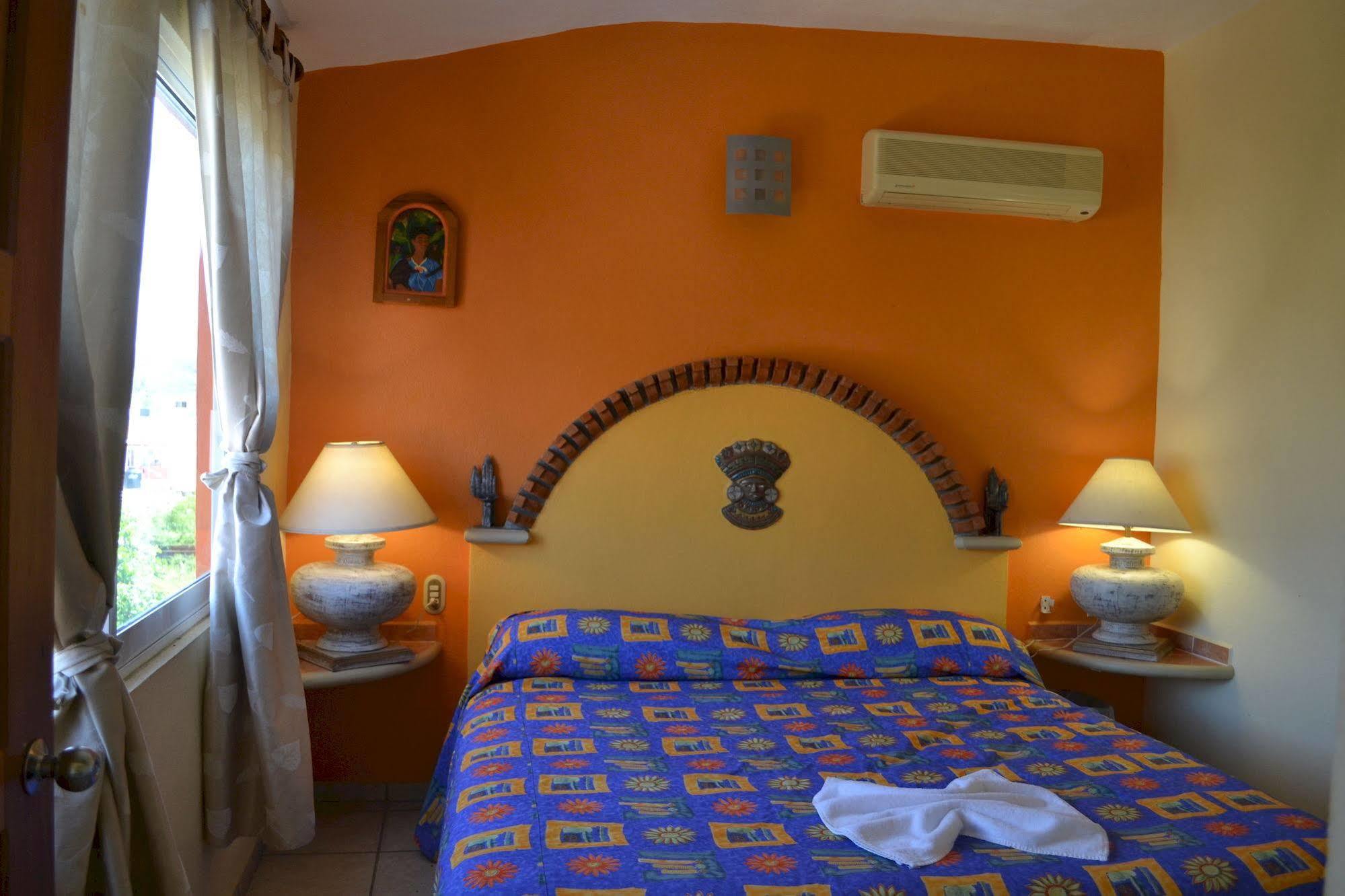 Cactus Inn Бусериас Экстерьер фото